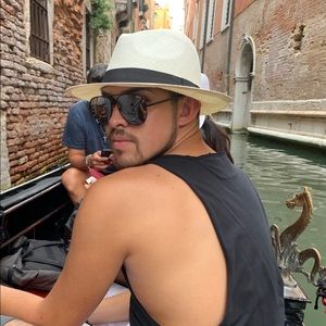 Meet your Posher, Emmanuel